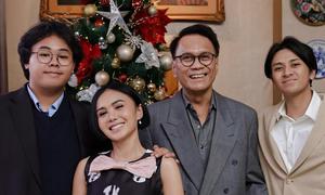 Yuni Shara turut merayakan Natal 2025 bersama mantan suami, Henry Siahaan. Momen penuh kasih, toleransi, dan silaturahmi ini dibagikan di medsos. (Foto: Dok. Instagram @yunishara36)