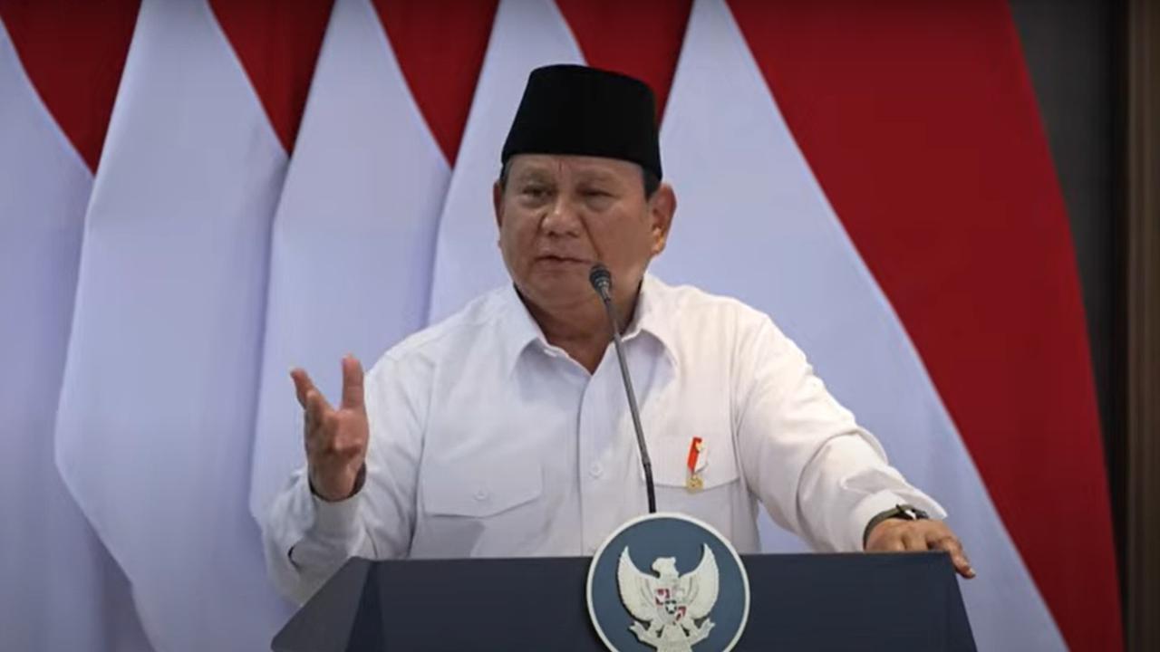 VIDEO: Prabowo Tegas Depan Menteri "Saya Dibilang Presiden Boneka Dikendalikan Pak Jokowi..."