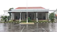 Istana Oei Tiong Ham saat gerimis turun. (foto: Liputan6.com/edhie prayitno ige)