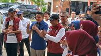 MensosSyaifullah Yusuf dan Seskab Teddy Indra Haya Saat Kunker ke Sekolah Rakyat Menengah Atas (SRMA) 33 Tangerang Selatan (Tangsel), Banten, pada Minggu (19/10/2025). (AntaraNews)