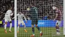<p>Pada pertandingan tersebut, Liverpool tercatat menguasai penuh jalannya pertandingan dengan 72 persen penguasaan bola dan melepaskan 11 tendangan yang empat di antaranya tepat sasaran. (AP Photo/Alastair Grant)</p>