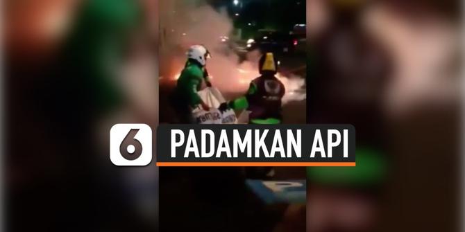 VIDEO: Tuai Pujian, Driver Ojol Bantu Padamkan Api Demonstrasi