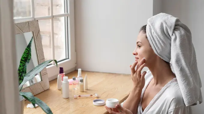 7 Tips Perawatan Kulit Glowing Alami (photo by freepik)