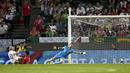 Sementara itu, gol-gol balasan Finlandia tercatat atas nama Teemu Pukki (72', 77'). (AP Photo/Armando Franca)