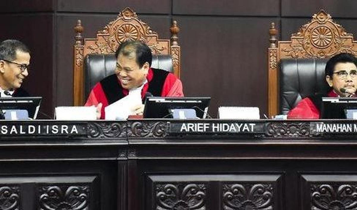 "Beliau itu tidak disumpah karena sumpah jabatan yang dilakukan di Istana pada waktu dilantik menjadi menteri melekat sampai pada waktu memberikan keterangan di persidangan ini," ungkapnya.<br>