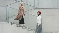 Desainer busana muslim dunia Hana Tajima kembali meluncurkan koleksi terbarunya yang berkolaborasi dengan brand retail Uniqlo.