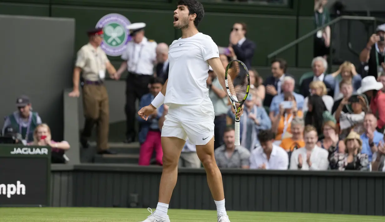 Dan kini keduanya menjadi petenis di bawah 21 tahun pertama yang saling berhadapan di perempat final Wimbledon di era terbuka. (AP Photo/Kirsty Wigglesworth)