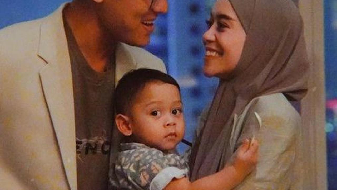 Momen Kebersamaan Rizky Billar dan Lesti Kejora Temani Anak ke Sekolah, Penampilannya Langsung jadi Perhatian Gara-gara ini