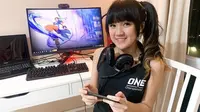 Mantan anggota JKT48, Cindy Gulla kini terkenal jadi YouTuber gaming. (Sumber: Instagram/@cgulla)