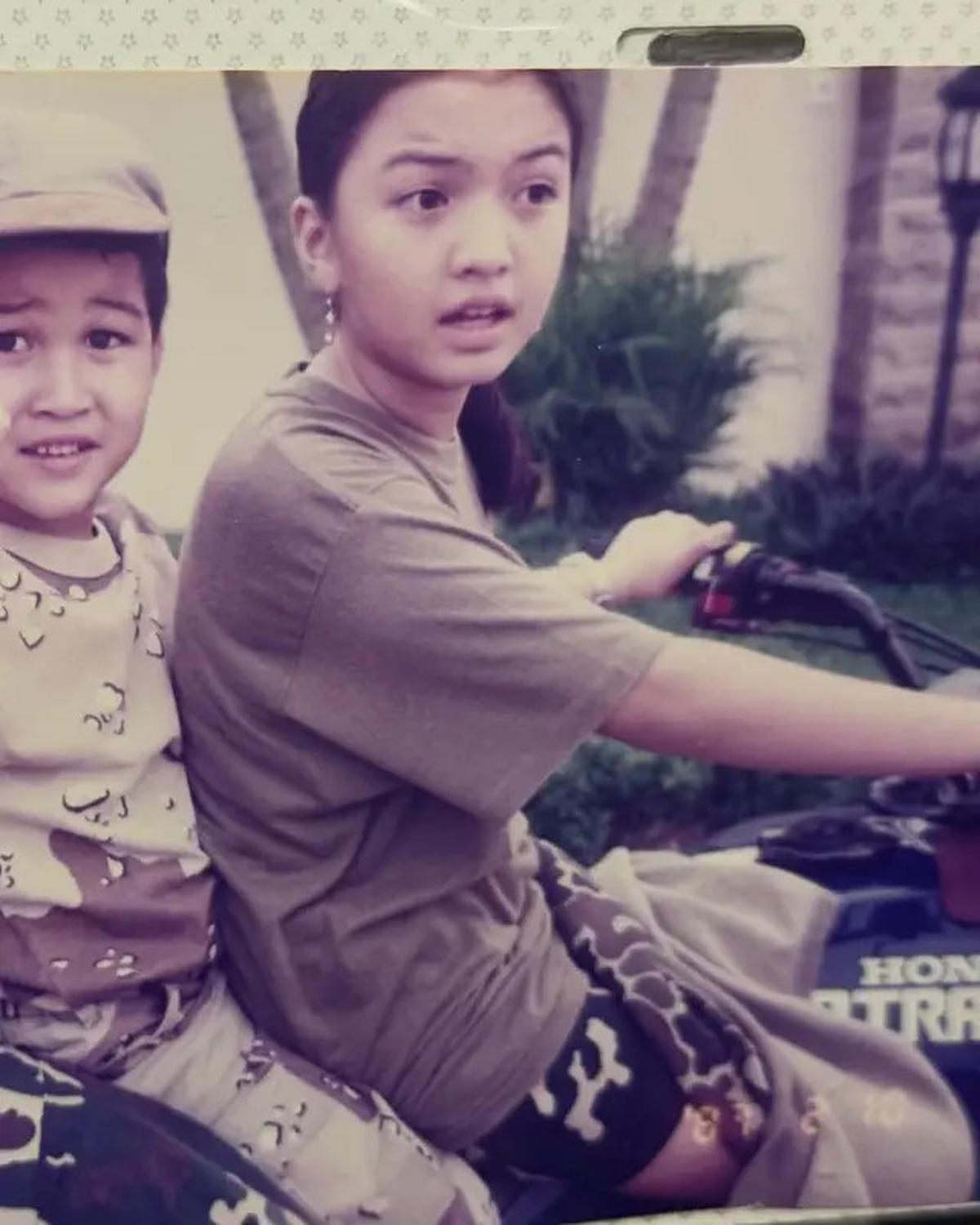 7 Potret Lawas Raline Shah Bareng Dua Adik Saat Kecil, Peringati Hari Saudara