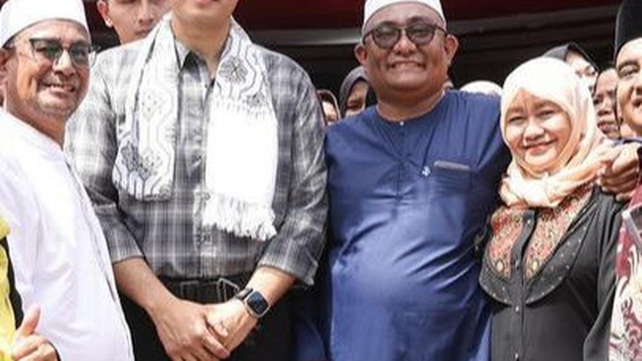 Mampir di Rumah Makan Gratis dan Serahkan Sertifikat Tanah<br>