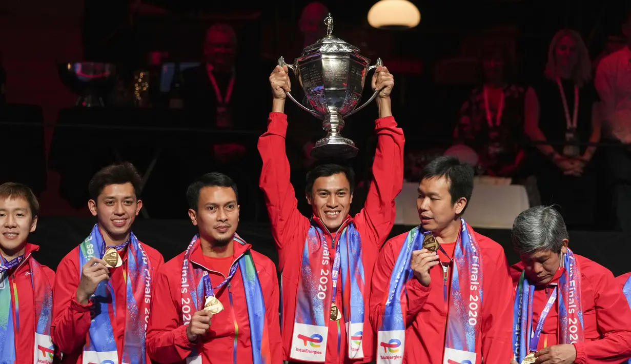 Namun beruntung Tim Merah Putih masih bisa menyanyikan lagu Indonesia Raya dan dapat kembali mengangkat trofi Piala Thomas 2020. (AP via Ritzau Scanpix/Claus Fisker)