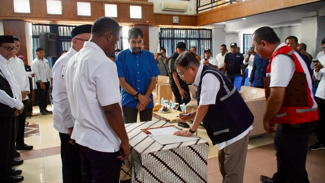 Ketua Umum Palang Merah Indonesia (PMI) Jusuf Kalla melantik Murdani sebagai Ketua PMI Provinsi Aceh masa bakti 2025–2030 di Aula Markas PMI Banda Aceh.
