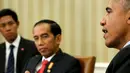 Presiden AS Barack Obama memberi keterangan usai bertemu Presiden RI Jokowi di Gedung Putih, Washington, Senin (26/10). Jokowi memotong masa lawatannya ke Amerika Serikat karena semakin memburuknya bencana asap di Indonesia. (REUTERS/Jonathan Ernst)