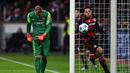 Pemain Bayer Leverkusen, Javier Hernandez usai cetak gol ke gawang kiper Barcelona, Marc-Andre Ter Stegen pada leg kedua grup E Liga Champions di Stadion Bay Arena, Laverkusen, Jerman, Kamis (10/12/2015) dini hari WIB.  (AFP Photo/Patrik Stollarz)