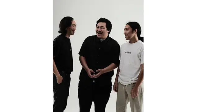 Jarang Terekspos, Ini 6 Potret Lelaki Hoed Anak Sulung Melly Goeslaw