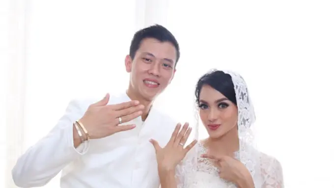 Ririn Ekawati dan suami