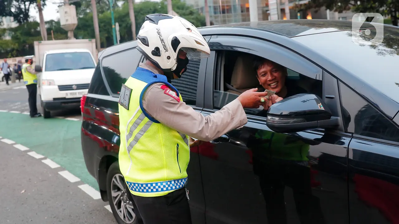 Tilang manual kembali diberlakukan