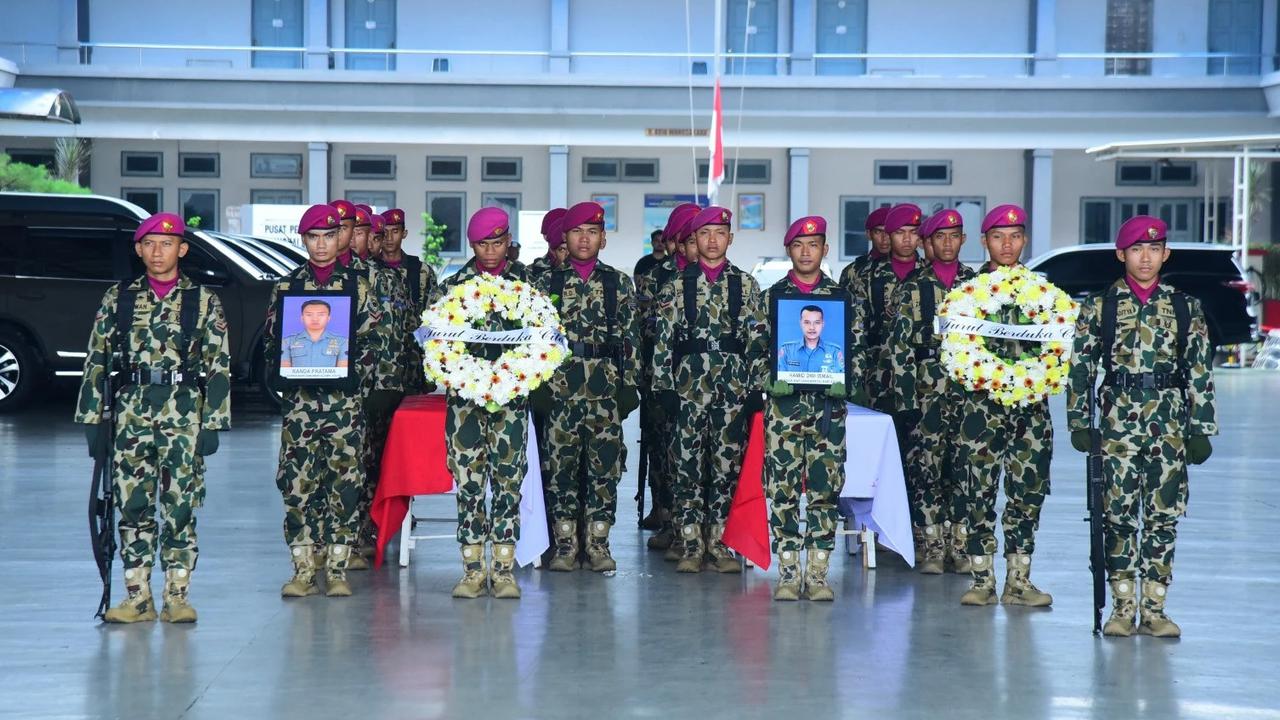 FOTO: Pelepasan Jenazah Dua Prajurit Marinir Korban Longsor Bandung