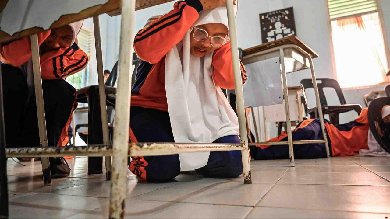 FOTO: Hari Kesadaran Tsunami: Siswa SMAN Antusias Ikuti Latihan Evakuas