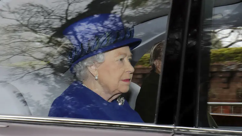 Tampilan perdana Ratu Elizabeth pada tahun 2017 adalah saat menghadiri Misa Minggu di gereja St Mary Magdalena di Sandringham