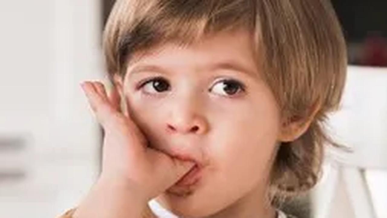 Dalam artikel ini, kita akan membahas apa saja redflag anak mengalami speech delay, termasuk penyebabnya, dampak jangka panjangnya, dan langkah-langkah yang dapat diambil oleh orangtua untuk mengatasi masalah ini.