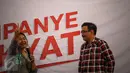 Cawagub DKI Jakarta, Djarot Saiful Hidayat berbincang dengan salah satu relawan di Rumah Lembang, Jakarta, Selasa (22/11). Djarot menggantikan Basuki  Tjahaja Purnama (Ahok) menerima aduan dan dukungan warga serta pendukung. (Liputan6.com/Faizal Fanani)