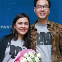 Jakarta Pasangan selebritis Nycta Gina dan Rizky Kinos sedang berbahagia. Pasalnya, setelah resmi menikah pada tanggal 2 Agustus 2015 lalu, kini Gina telah mengandung. (Galih W. Satria/Bintang.com)