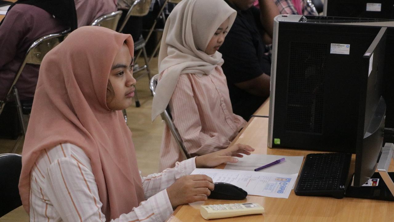 Kegigihan Dua Peserta Difabel Ikuti UTBK SNBT, Demi Gapai Impian Kuliah di Kampus Favorit