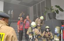 Hotel 101 di Glodok Jakbar Terbakar, 100 Personel Damkar Dikerahkan untuk Padamkan Api
