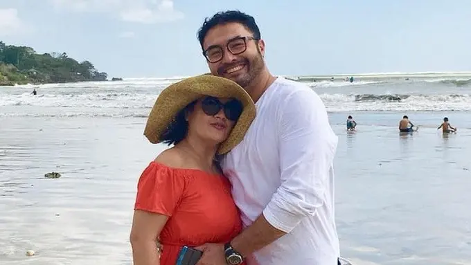 Cynthia Lamusu dan Surya Saputra