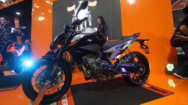 PT. Penta Jaya Laju Motor (PJLM) selaku distributor resmi KTM di Indonesia secara resmi meluncurkan dua motor gede terbaru, KTM 790 Duke dan KTM 790 Adventure di Kemayoran, Jakarta