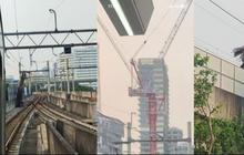 Besi Crane Jatuh Lalu Dihantam MRT, Muncul Percikan Api