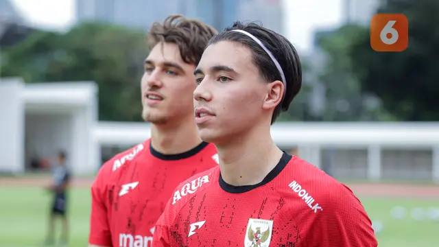 Pemain Timnas Indonesia U-22, Mauro Zijlstra (kiri) dan Dion Markx