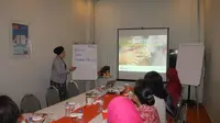 Vanaya Institute menggelar seminar bertajuk Financial Make Over for Housewives. 