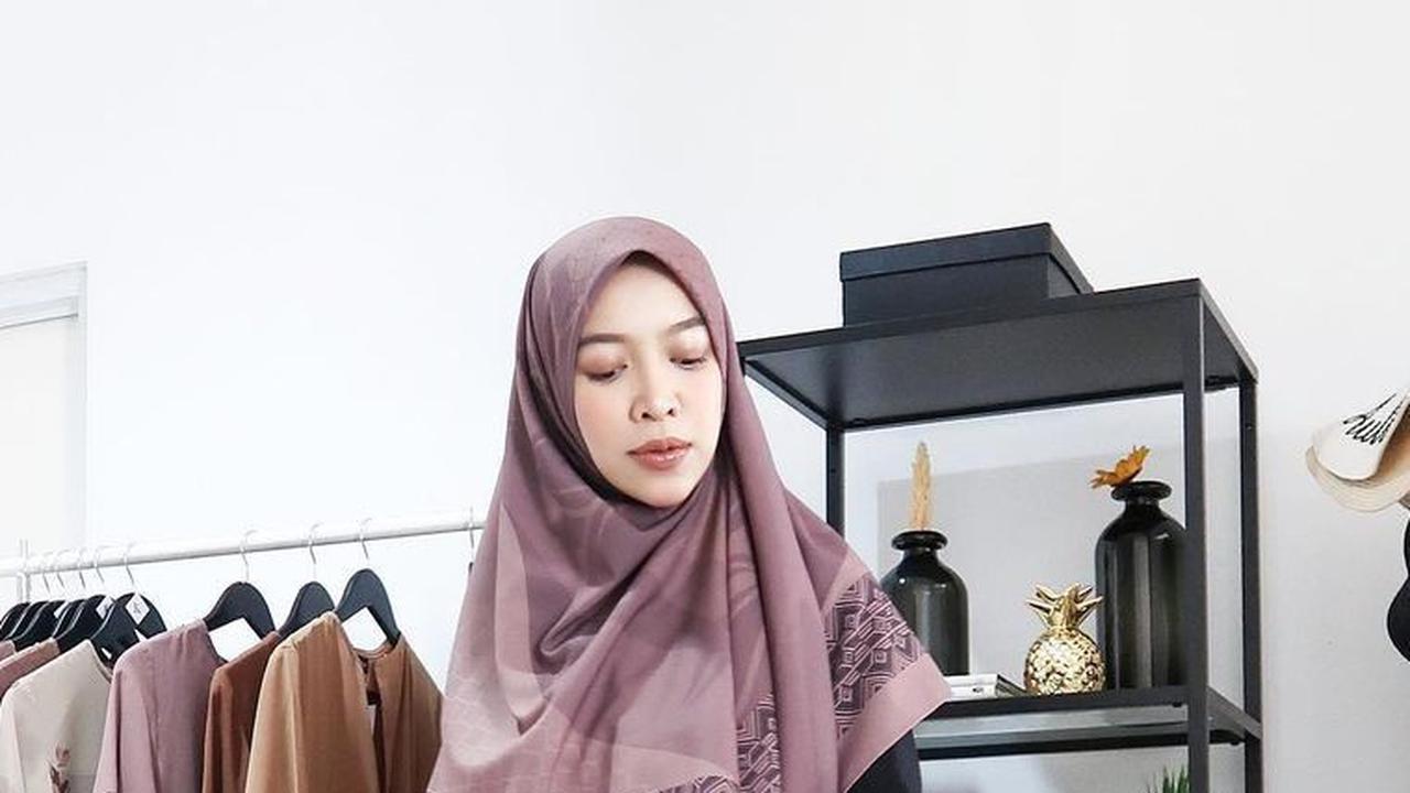 Selamat mencoba! Seperti yang dikatakan oleh Rachel Zoe, "Style is a way to say who you are without having to speak."