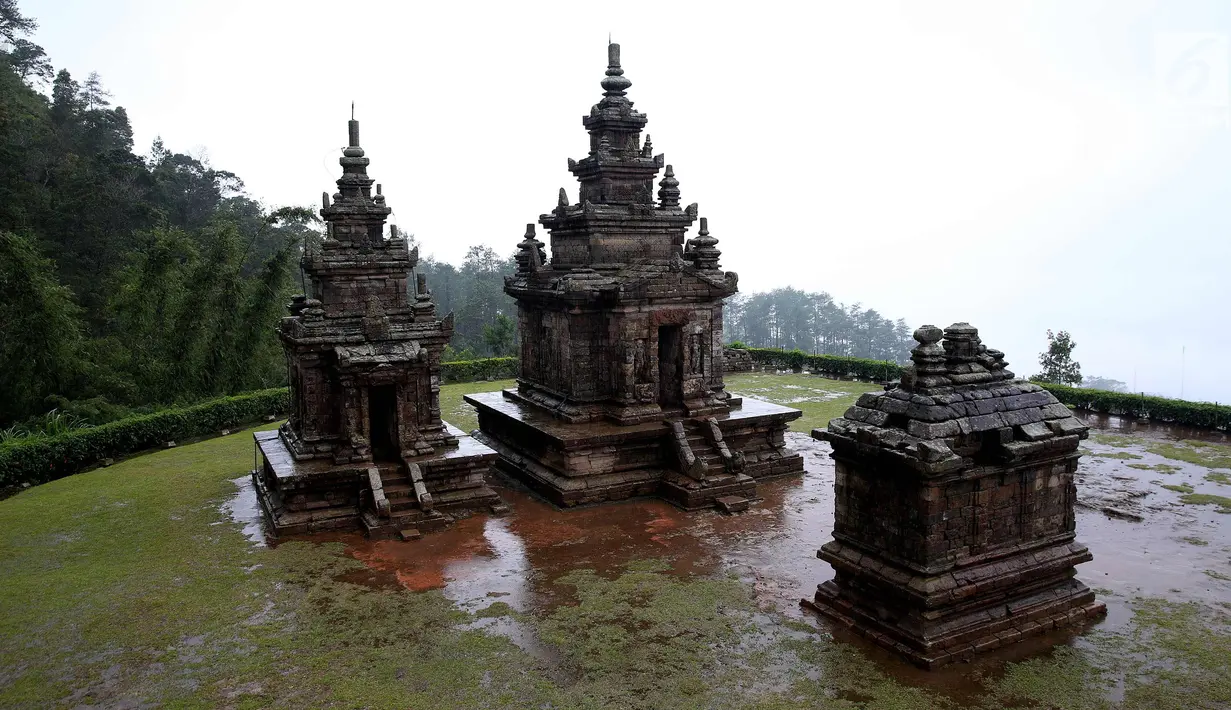 Candi Gedong Songo terlihat di lereng Gunung Ungaran, Bandungan, Kab. Semarang, Jawa Tengah, Senin (18/12). Candi Gedong Songo ini ditemukan oleh Raffles pada tahun 1904. (Liputan6.com/Johan Tallo)