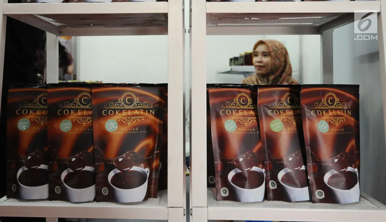 Inovasi kemasan produk minuman coklat dipamerkan pada Pasar Inovasi dan Kreativitas di Graha Pengayoman, Jakarta, Selasa (31/10). Ajang ini untuk mengkomersialisasikan produk kekayaan intelektual pelaku bisnis. (Liputan6.com/Helmi Fithriansyah)