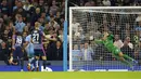 Pemain RB Leipzig Christopher Nkunku (kiri) mencetak gol ke gawang Manchester City pada pertandingan Grup A Liga Champions di Stadion Etihad, Manchester, Inggris, Rabu (15/9/2021). Manchester City menang 6-3. (Martin Rickett/PA via AP)