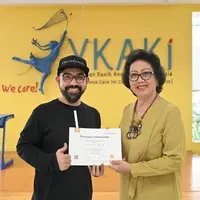 For God berbagi kebahagiaan bersama anak-anak penderita kanker.