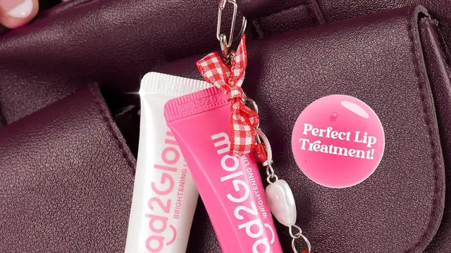 Bag Charm Berevolusi dari Hand Sanitizer, Lipstik, sampai Inhaeler, Semua Bisa Digantung
