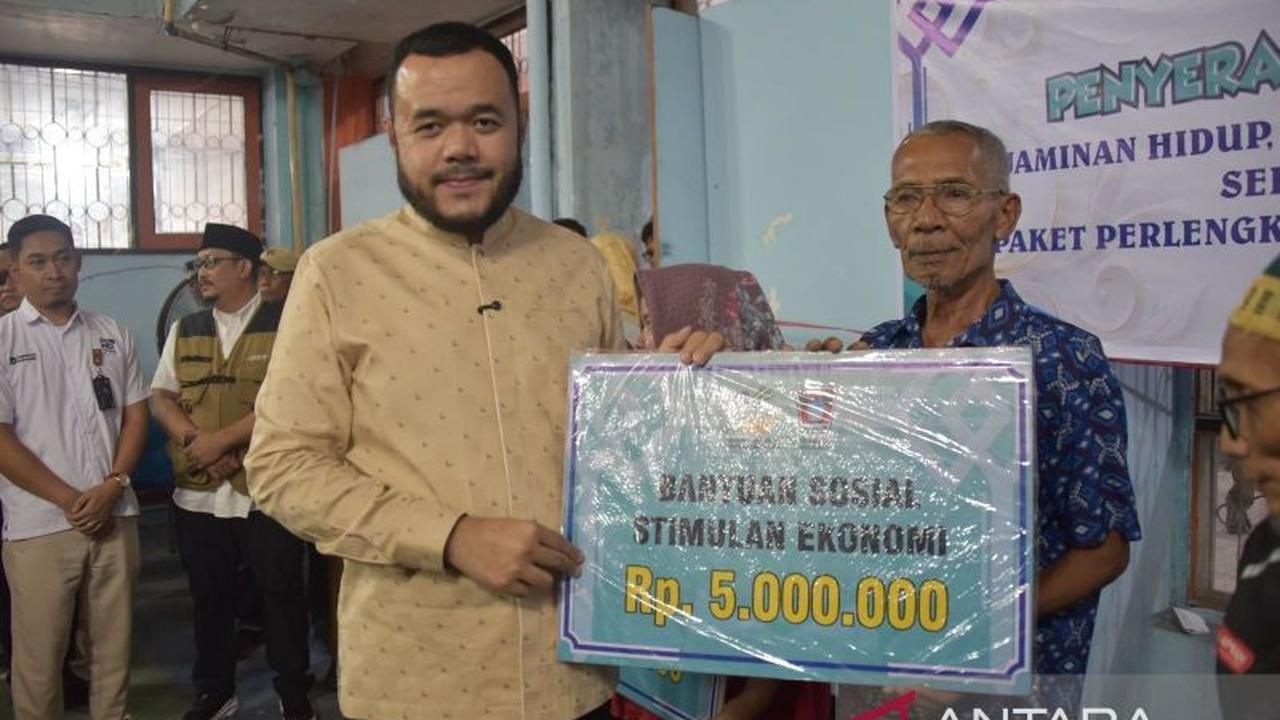 Pemkot Padang Salurkan Bantuan Presiden dan Stimulan Ekonomi untuk Korban Bencana Hidrometeorologi