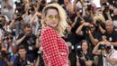 Kristen Stewart berpose untuk fotografer pada sesi pemotretan untuk film Crimes of the Future di Festival Film Cannes, Prancis, 24 Mei 2022. (Photo by Vianney Le Caer/Invision/AP)