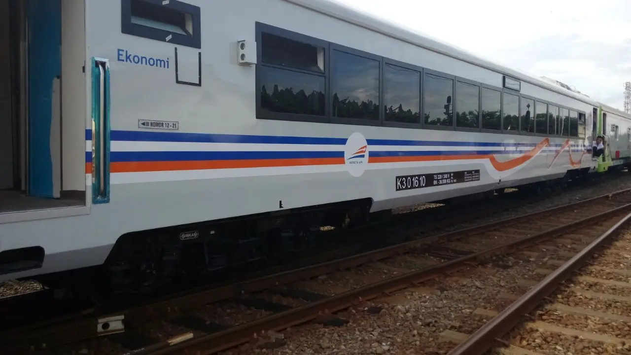Kereta Ekonomi Rasa Eksekutif Meluncur dari Surabaya Siang Ini