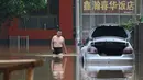 Hujan mematikan yang mengguyur ibu kota China dalam beberapa hari terakhir adalah yang paling deras sejak pencatatan dimulai 140 tahun yang lalu, kata dinas cuaca Beijing pada hari Rabu, saat operasi pembersihan besar-besaran dimulai. (Jade Gao / AFP)