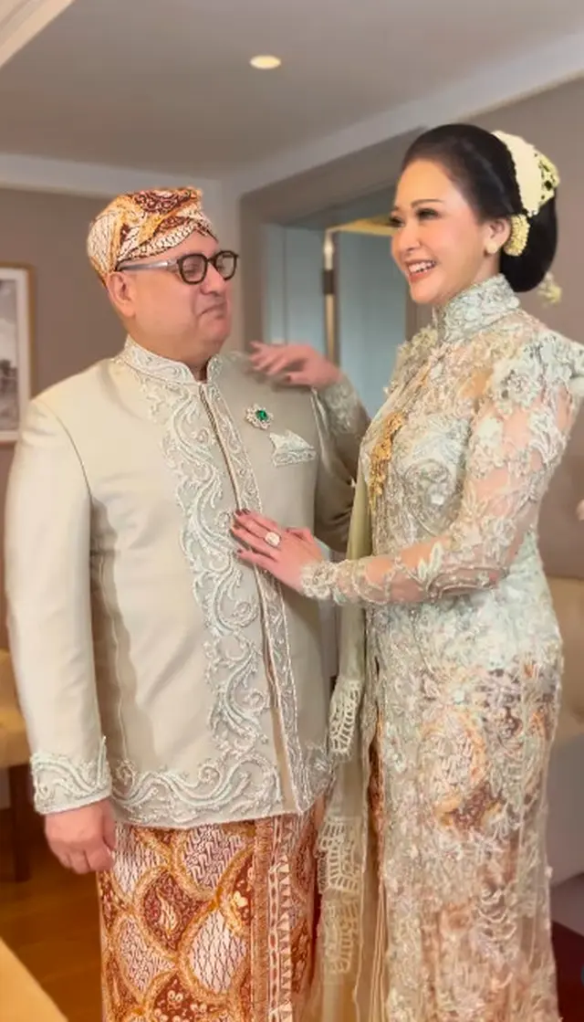 Penampakan bros Irwan Mussry di akad nikah Al Ghazali, bentuknya kecil tapi harganya bikin melongo