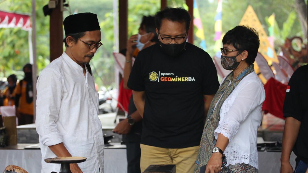 Pengurus Dewan Kerajinan Nasional dengan PPSDM Geominerba Kementerian ESDM menggelar Diklat Pengembangan UMKM di Kawasan UGGp Gunung Sewu.