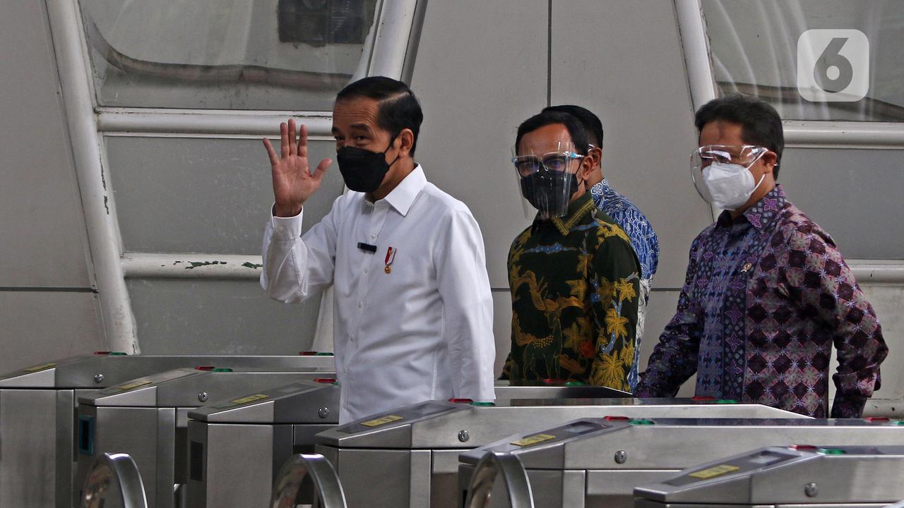 FOTO: Presiden Jokowi Tinjau Vaksinasi COVID-19 di Stasiun Bogor
