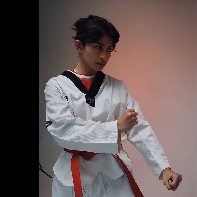 Potret Gaya Sporty Sintya Marisca