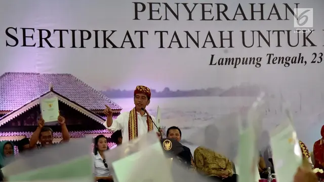 Jokowi Serahkan Langsung 1.300 Sertifikat di Lampung Tengah